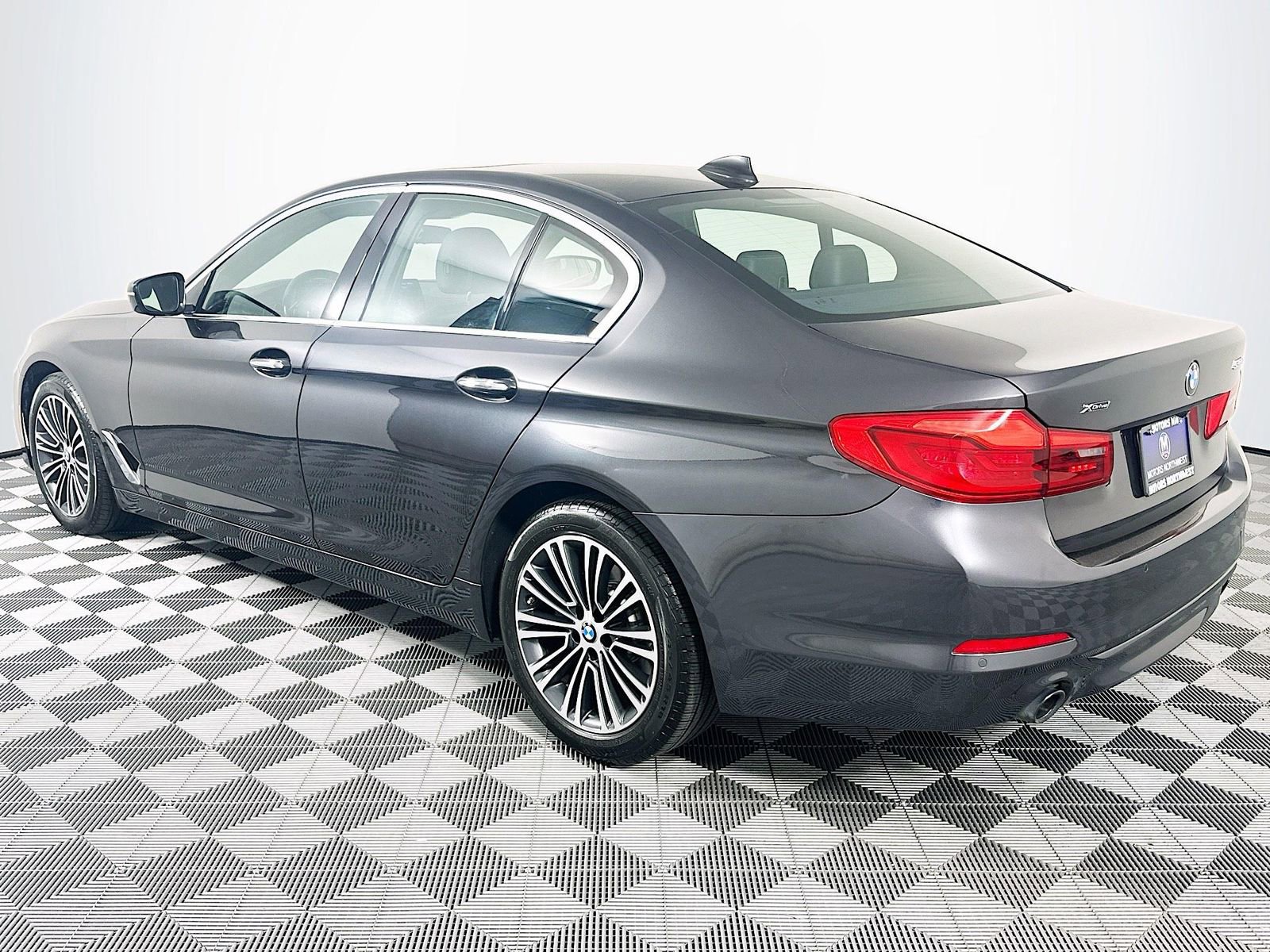 Used 2018 BMW 530i xDrive AWD/4WD image 8