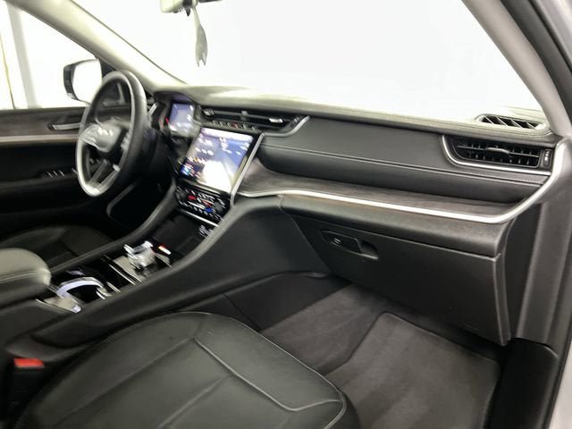 Used 2022 Jeep Grand Cherokee Limited w/ Luxury Tech Group II AWD/4WD image 30
