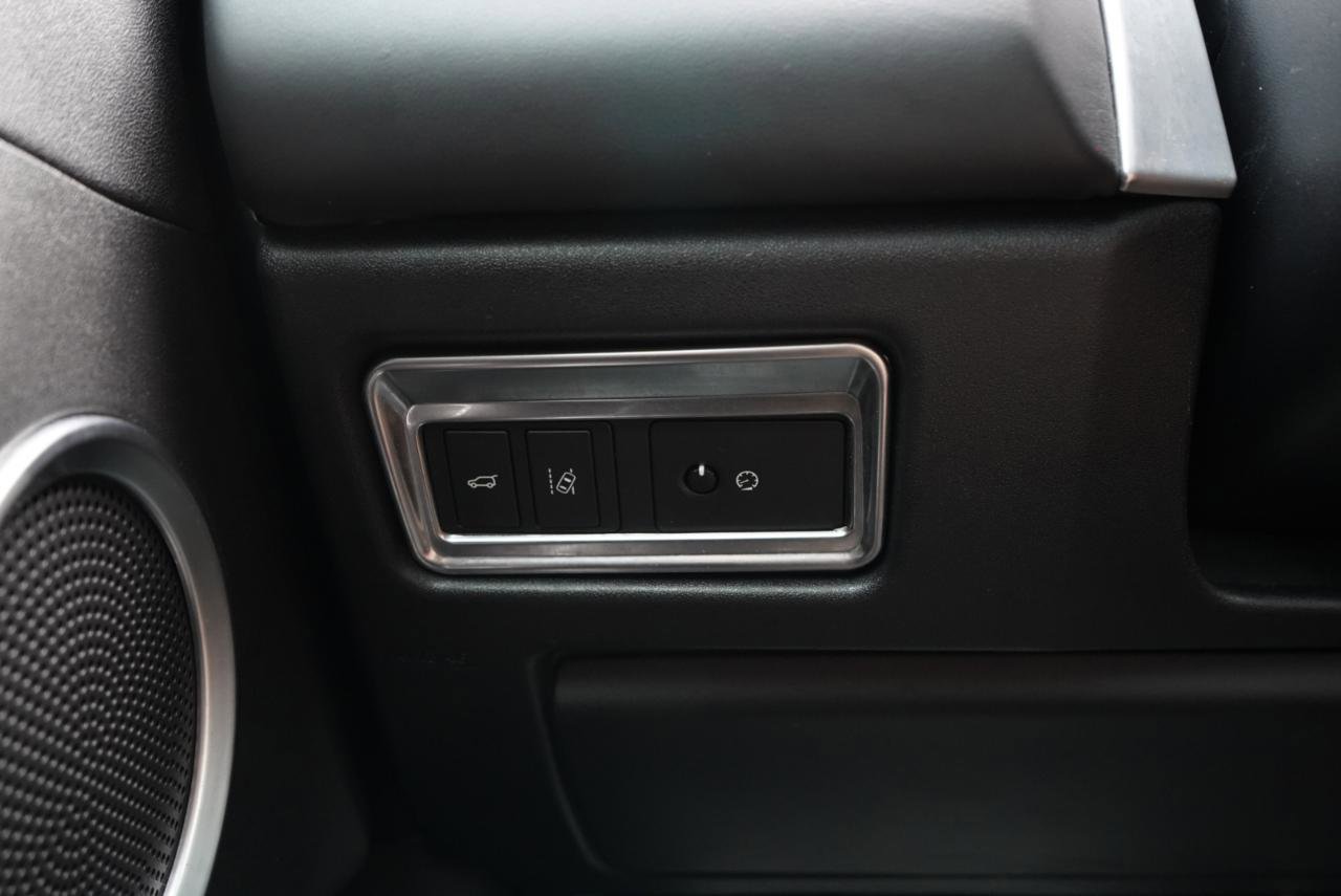 Used 2017 Land Rover Discovery Sport HSE Luxury image 24