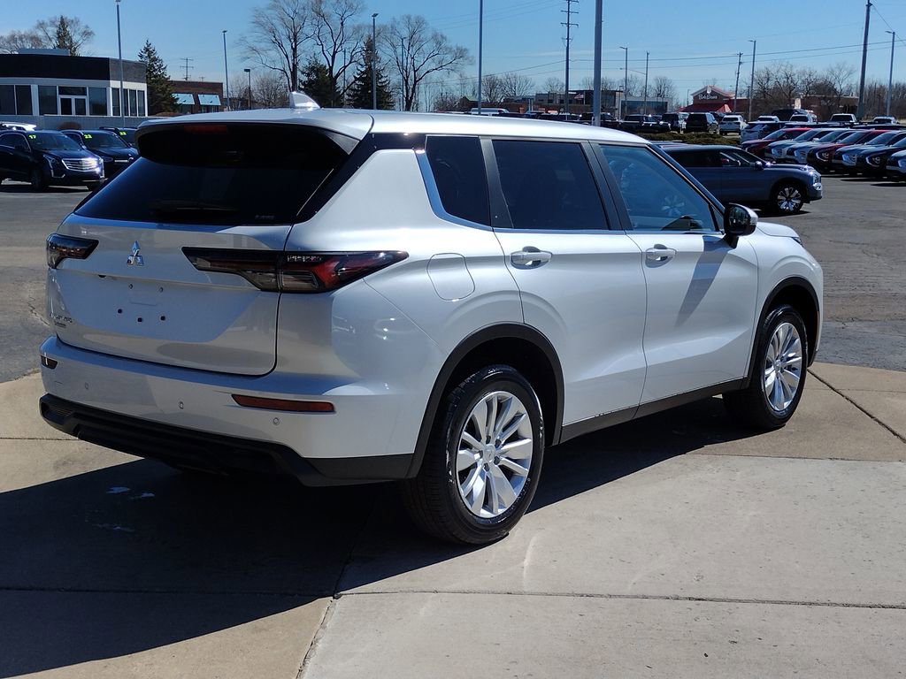 New 2026 Mitsubishi Outlander ES image 15
