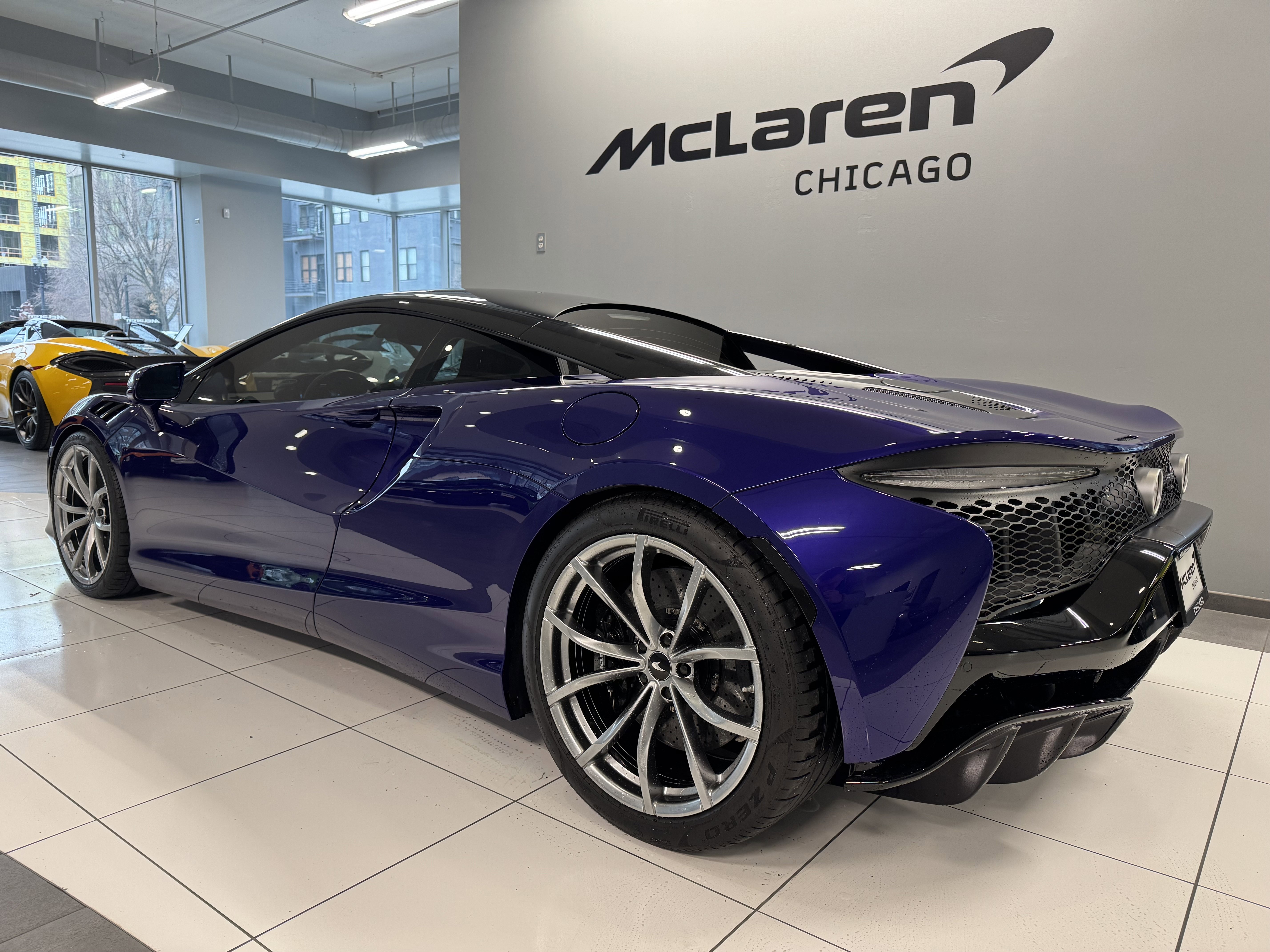 Used 2023 McLaren Artura image 3