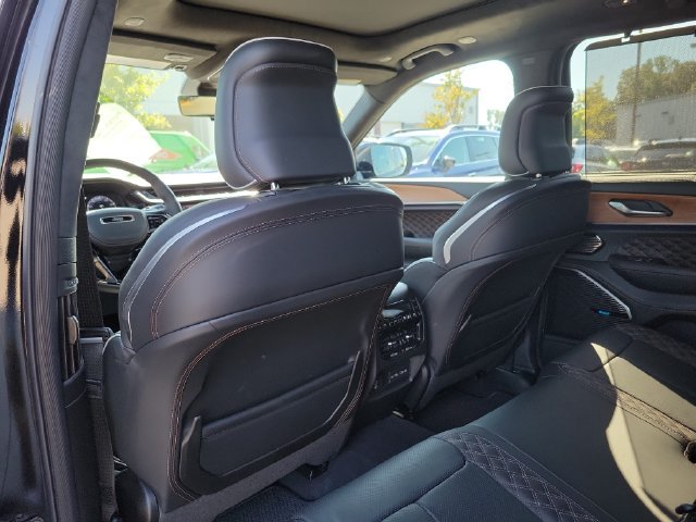 Used 2026 Jeep Grand Cherokee Summit w/ Obsidian Package AWD/4WD image 14