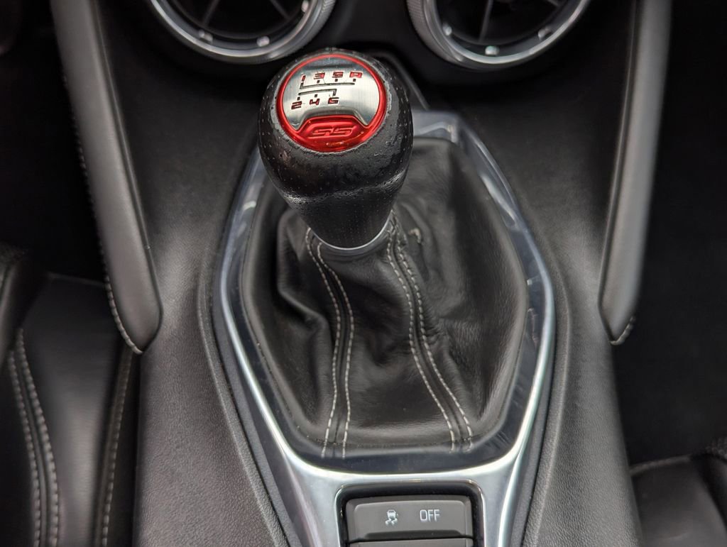 Used 2021 Chevrolet Camaro SS RWD image 9