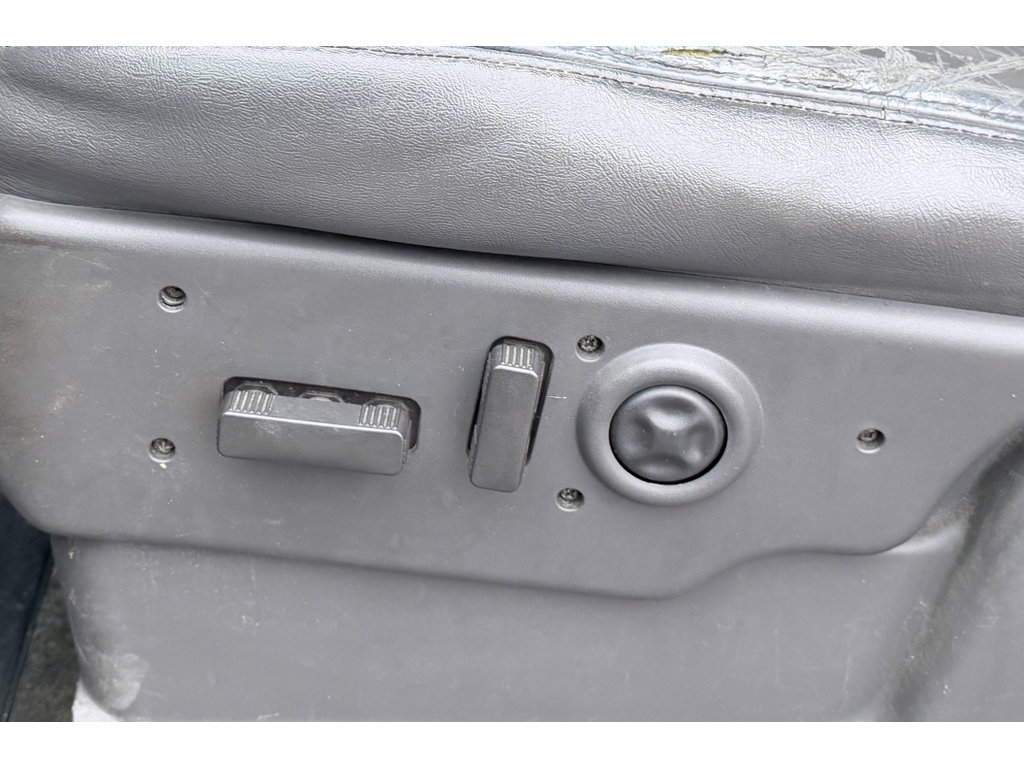 Used 2003 Chevrolet Avalanche 2WD image 17