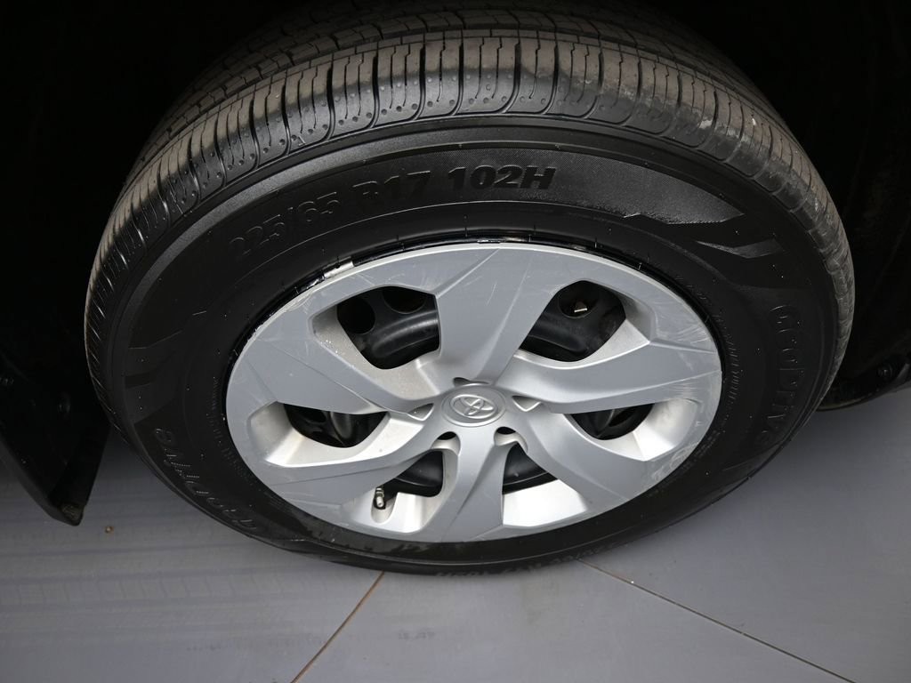 Certified 2022 Toyota RAV4 LE image 13