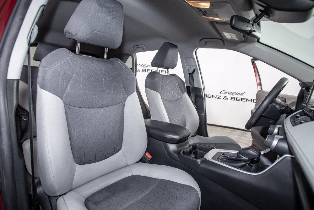 Used 2021 Toyota RAV4 XLE w/ Carpet Mat Package (TMS) FWD image 16