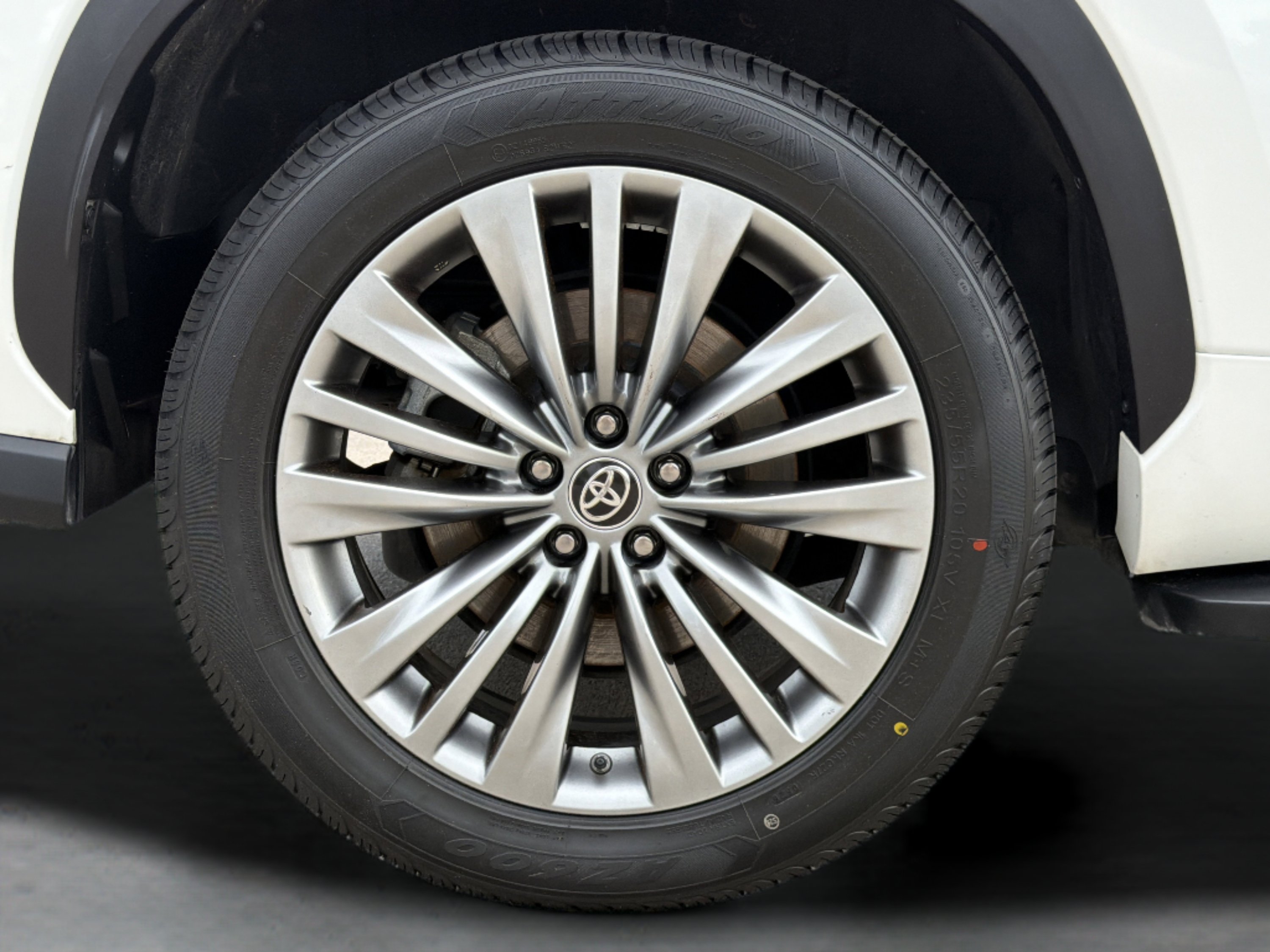 Used 2020 Toyota Highlander Platinum FWD image 10
