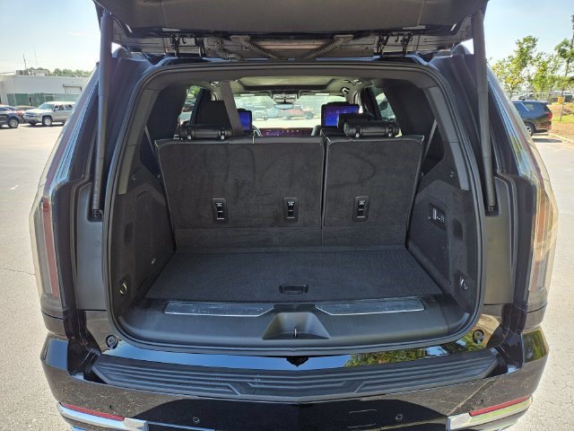 Certified 2026 Cadillac Escalade Luxury AWD/4WD image 15