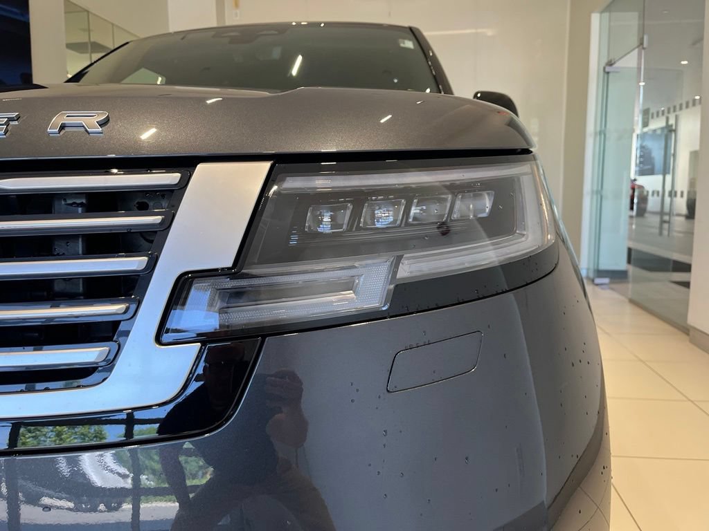 Used 2024 Land Rover Range Rover SV AWD/4WD image 15