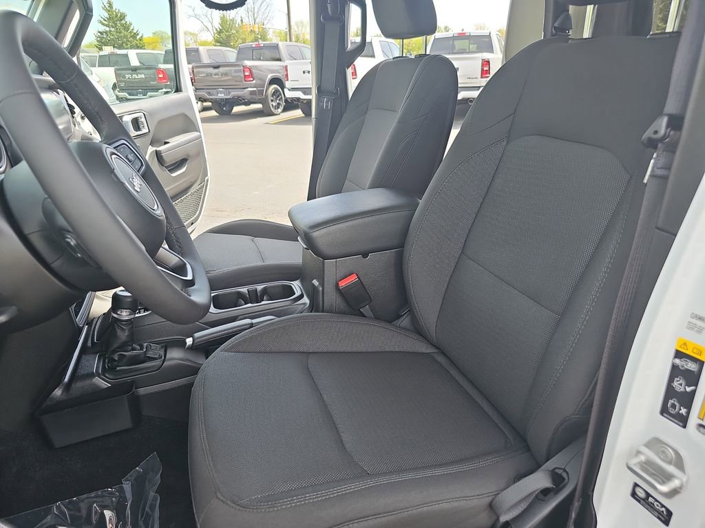 Used 2023 Jeep Gladiator Sport AWD/4WD image 14