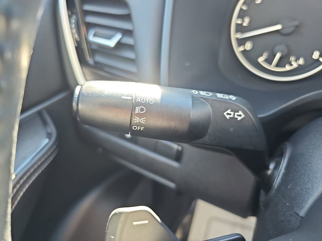 Used 2022 Nissan Rogue SV w/ SV Premium Package image 30