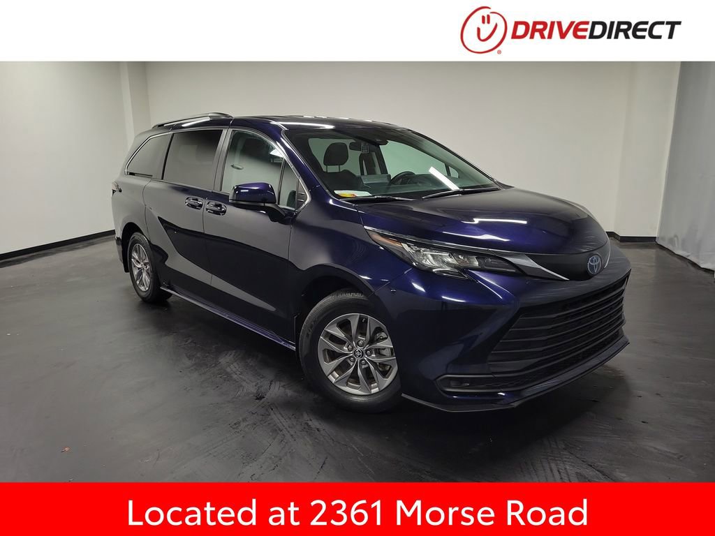Used 2022 Toyota Sienna LE image 1