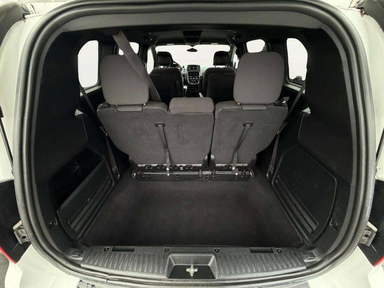 Used 2017 Dodge Grand Caravan SE image 6