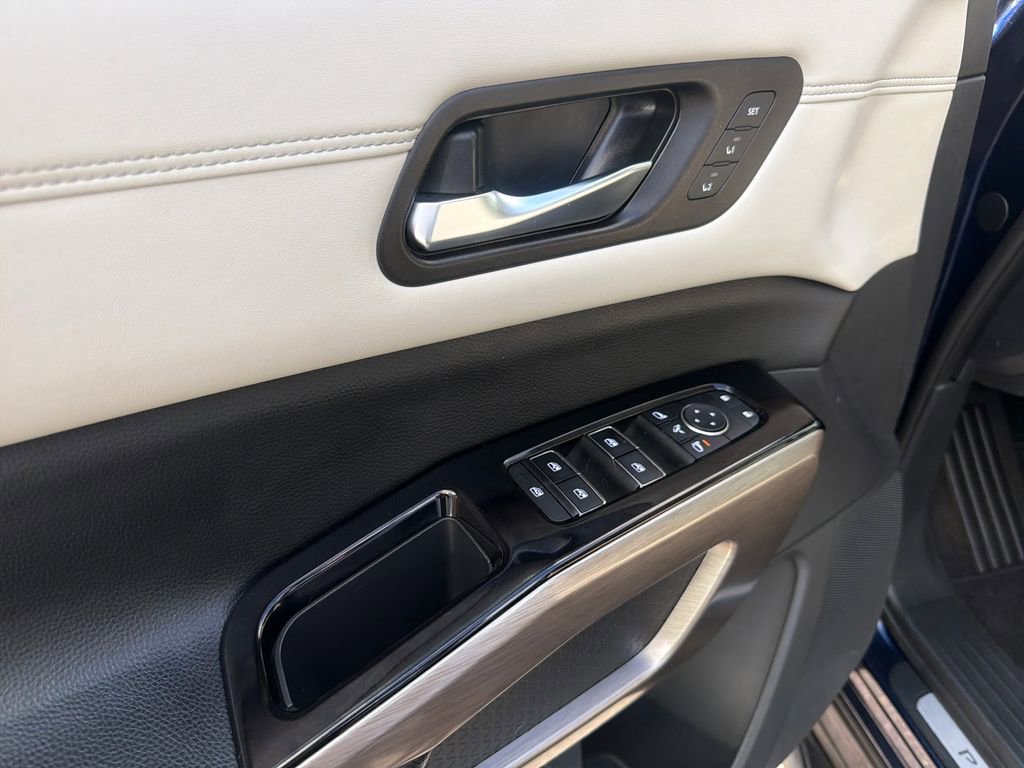 Used 2022 Nissan Pathfinder Platinum w/ Cargo Package image 17