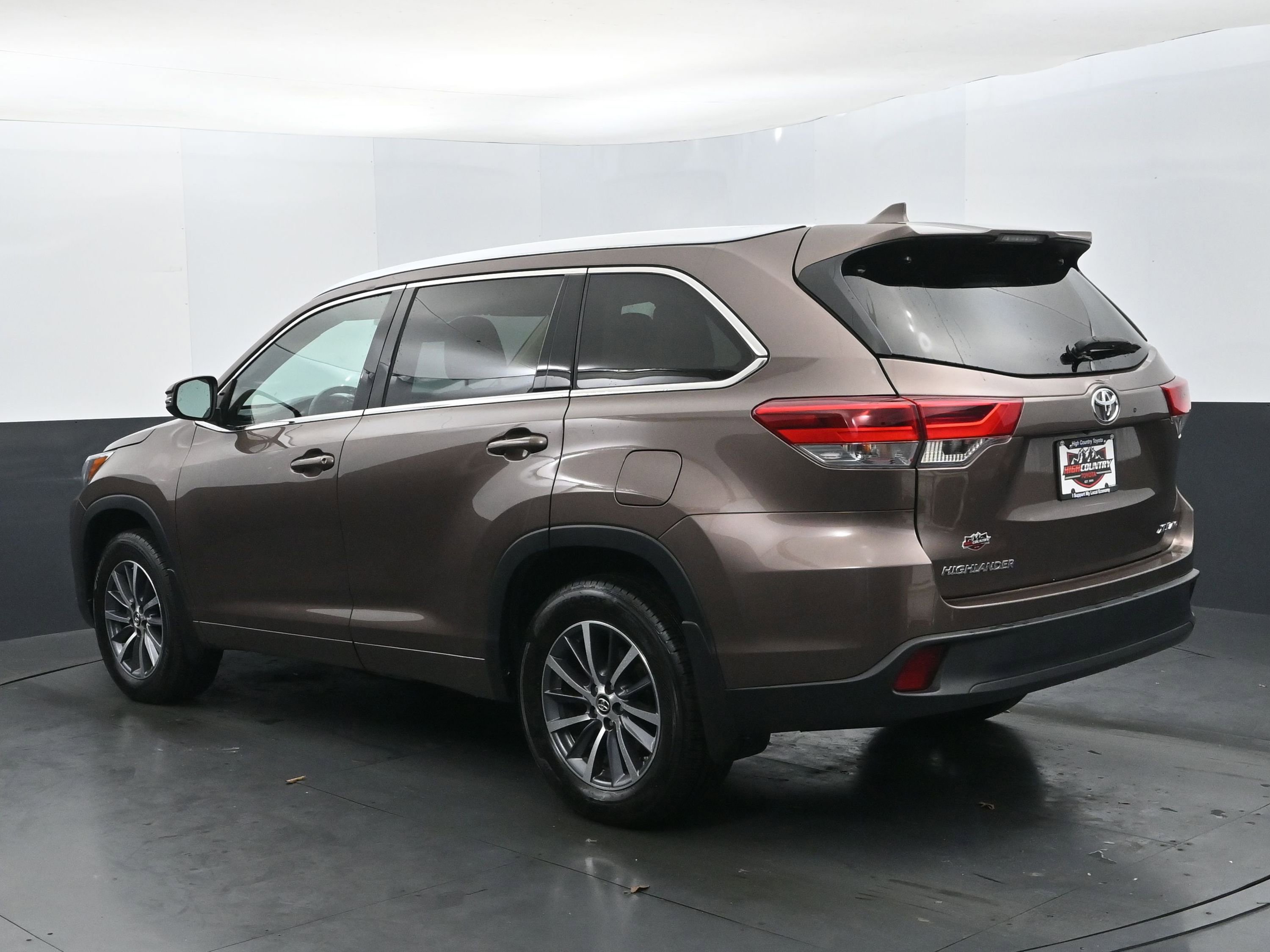 Used 2018 Toyota Highlander XLE image 4