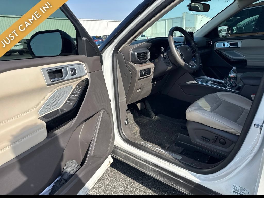 Used 2023 Ford Explorer Platinum w/ Technology Package AWD/4WD image 5