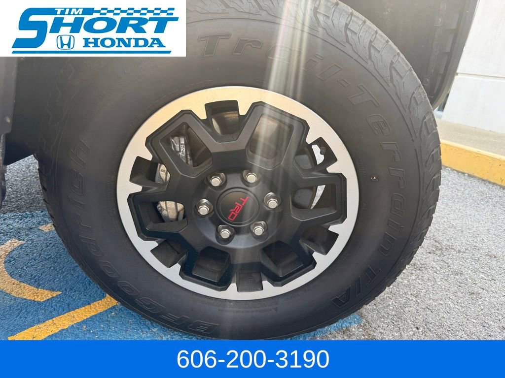 Used 2025 Toyota Tacoma TRD Off-Road image 2