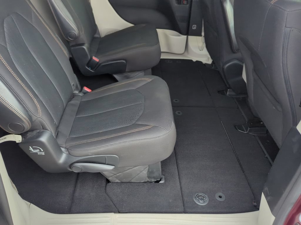 Used 2017 Chrysler Pacifica Touring Plus FWD image 46