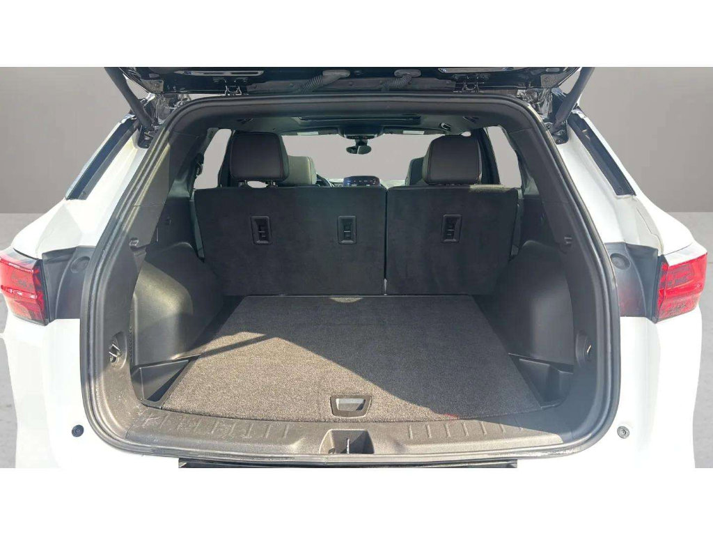 Certified 2023 Chevrolet Blazer RS w/ Driver Confidence II Package image 9