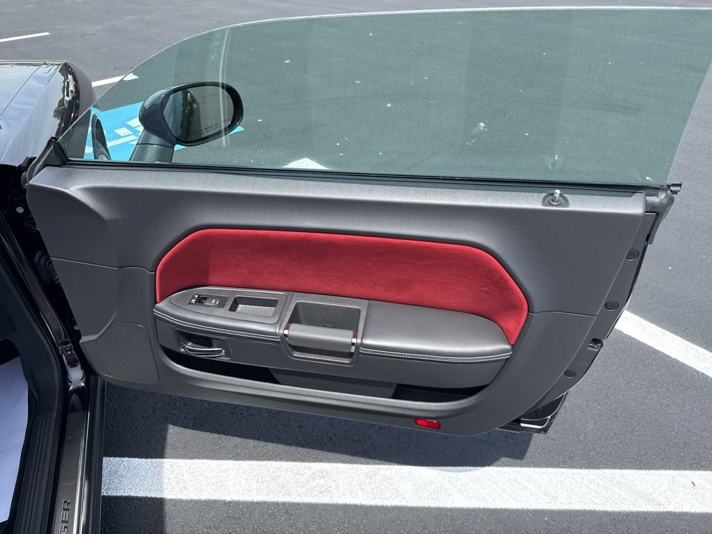 Used 2014 Dodge Challenger SRT8 w/ Harman/Kardon Audio Group RWD image 13