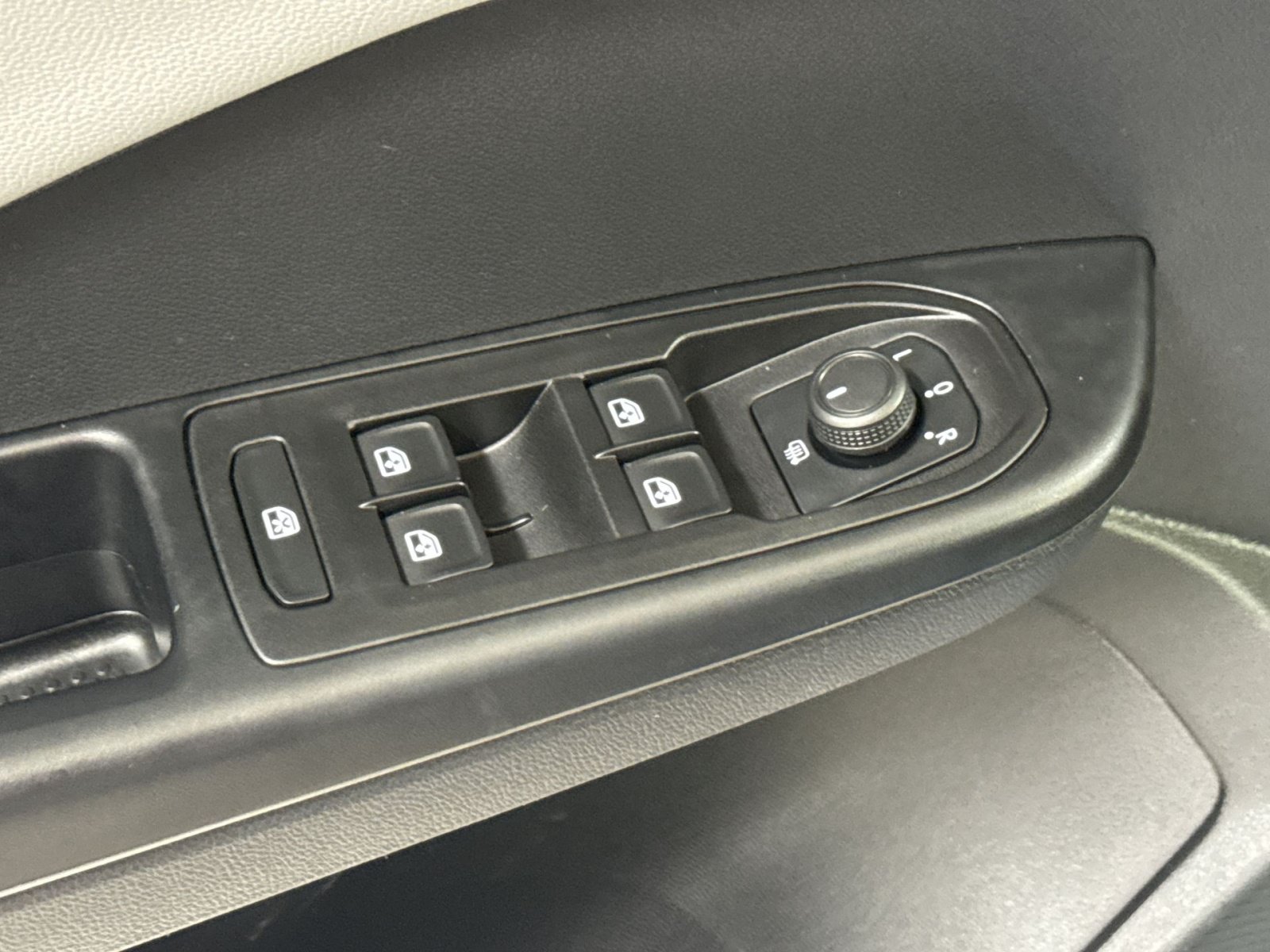 Used 2022 Volkswagen Taos SE AWD/4WD image 27
