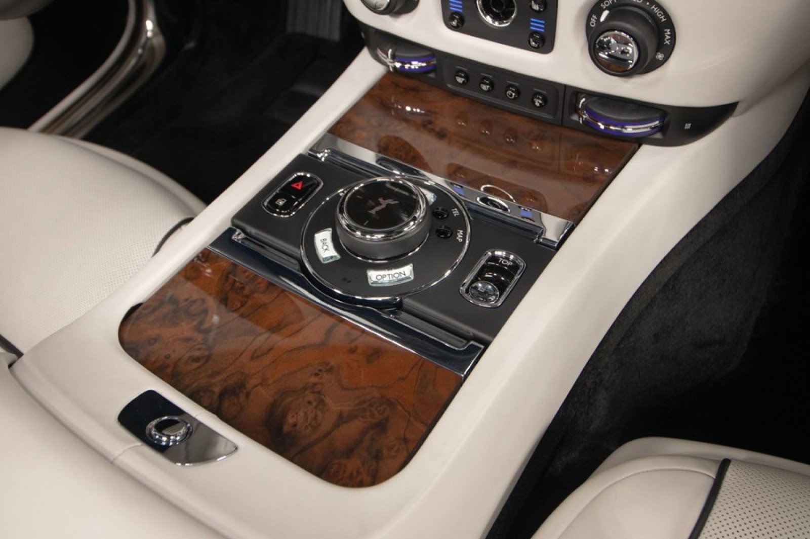 Used 2017 Rolls-Royce Dawn image 53