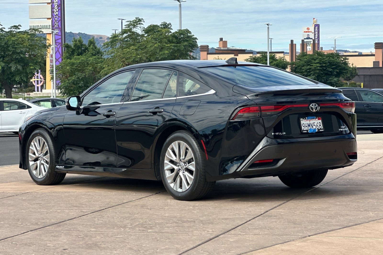 Certified 2023 Toyota Mirai w/ Advanced Technology Package RWD image 7