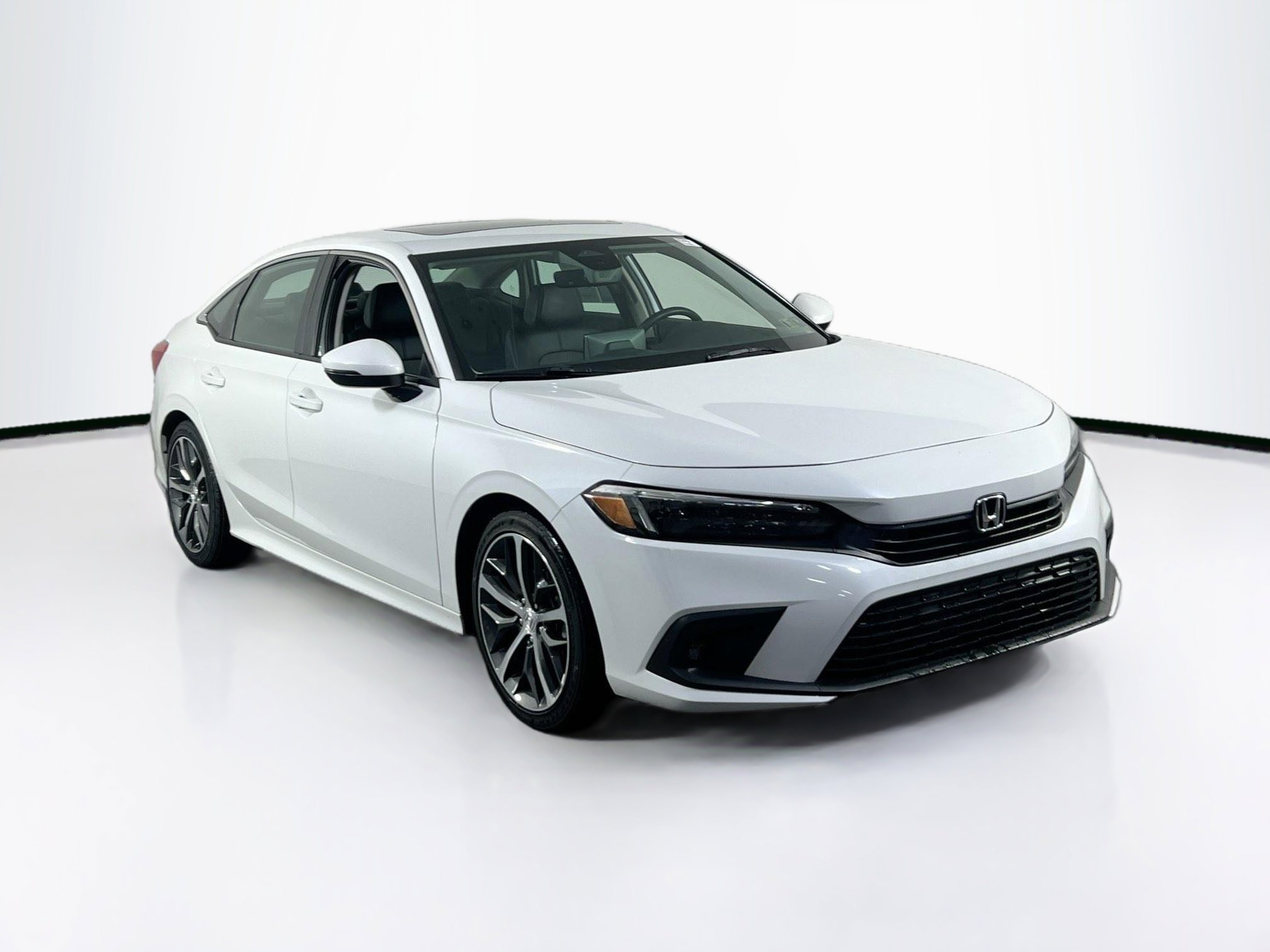 Used 2022 Honda Civic Touring image 3