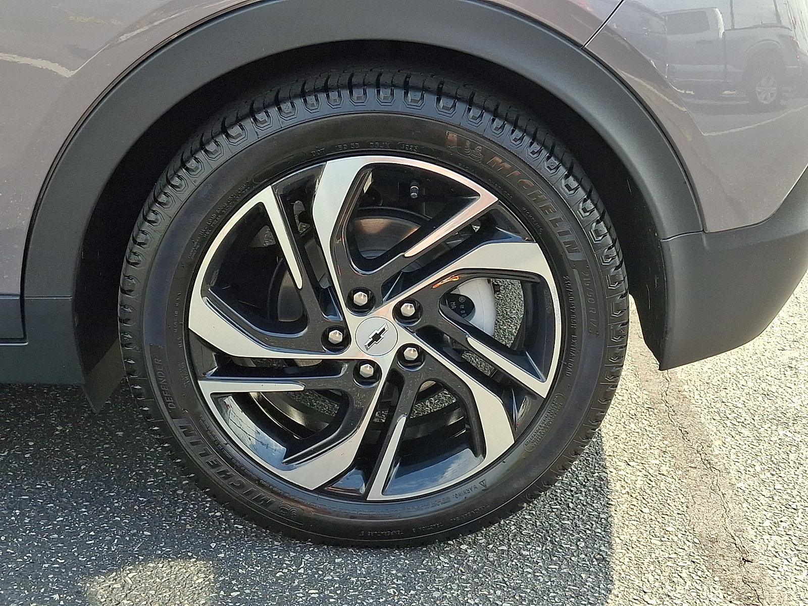 Used 2023 Chevrolet Bolt LT w/ Infotainment Package FWD image 8