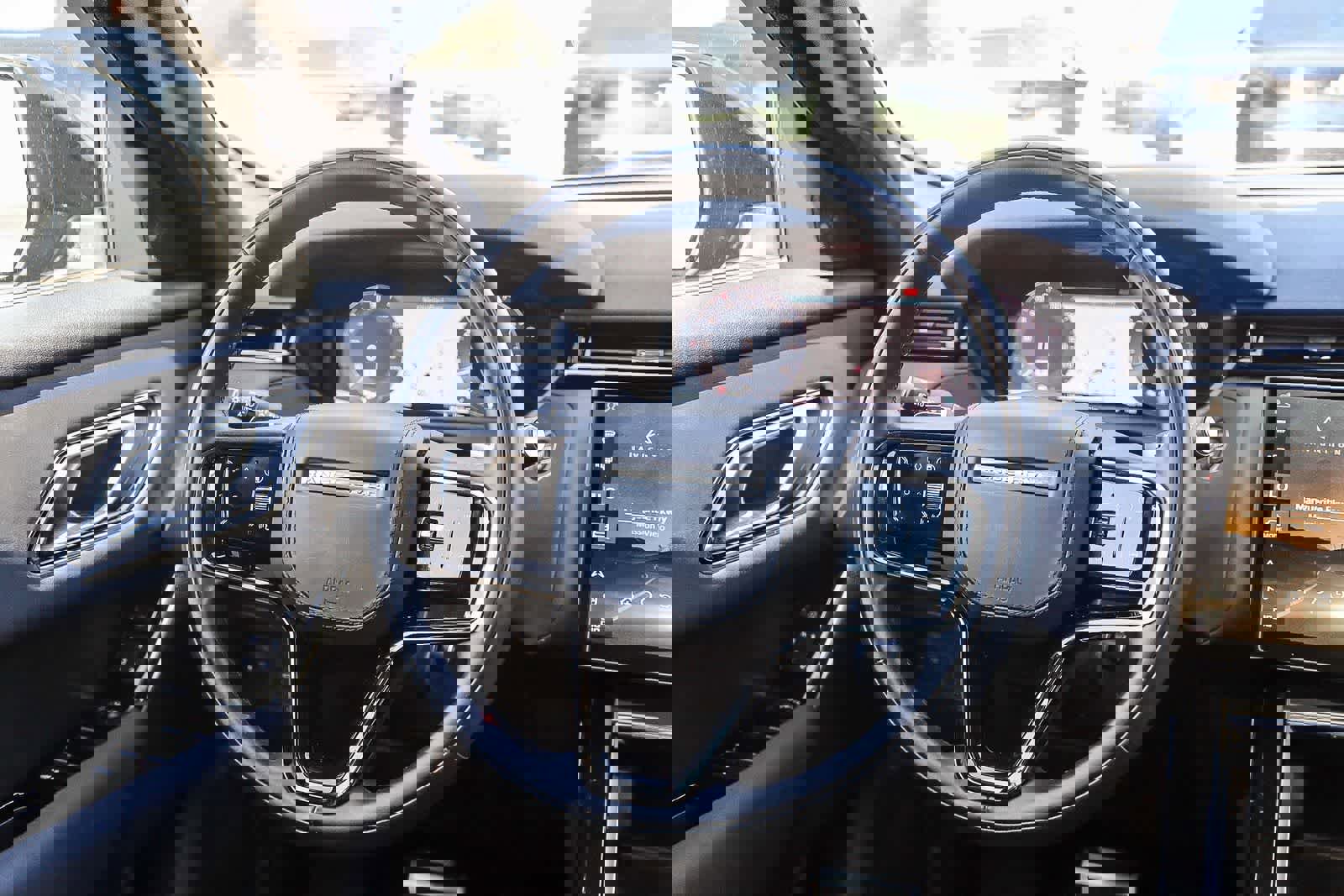 Used 2025 Land Rover Range Rover Velar Dynamic SE AWD/4WD image 13