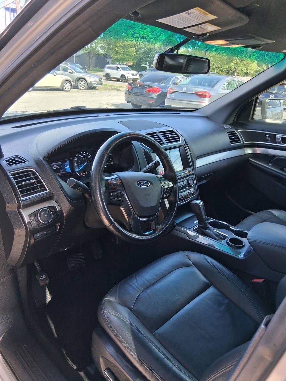 Used 2017 Ford Explorer XLT w/ Equipment Group 202A FWD image 13