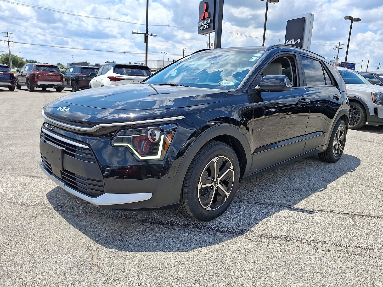 Used 2023 Kia Niro EX FWD image 3