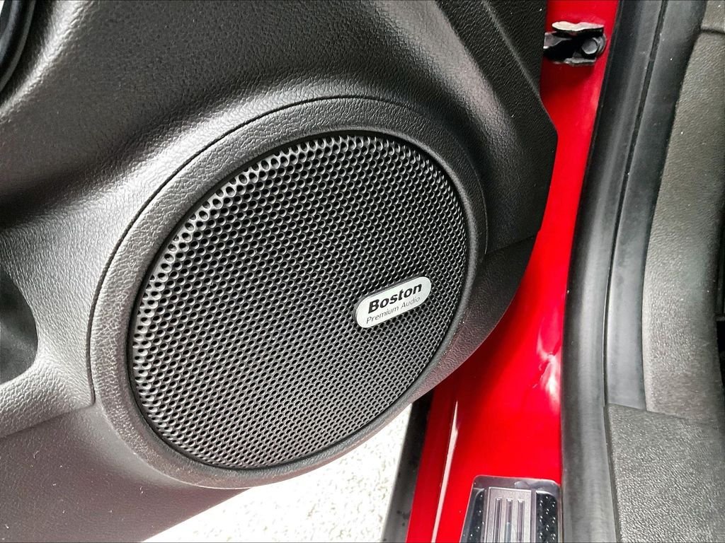 Used 2013 Chevrolet Camaro SS RWD image 30