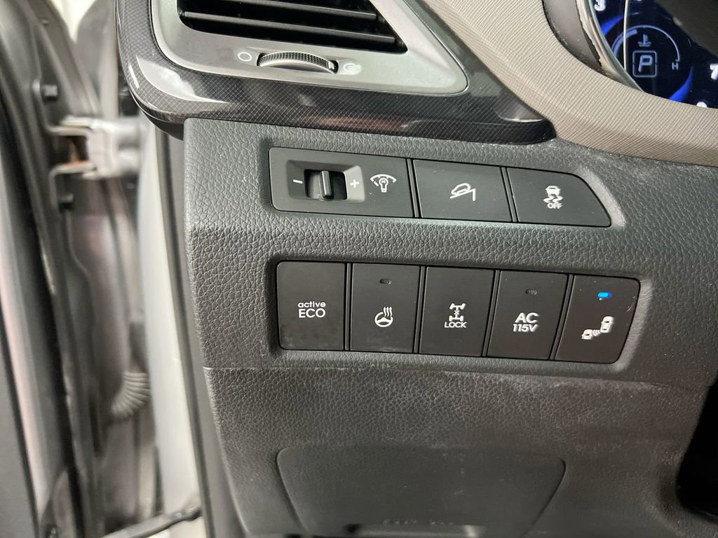 Used 2015 Hyundai Santa Fe Limited w/ Option Group 04 AWD/4WD image 19