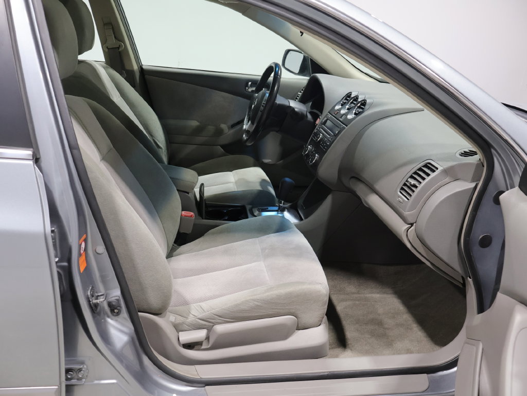 Used 2008 Nissan Altima 3.5 SE w/ Sport Pkg FWD image 13