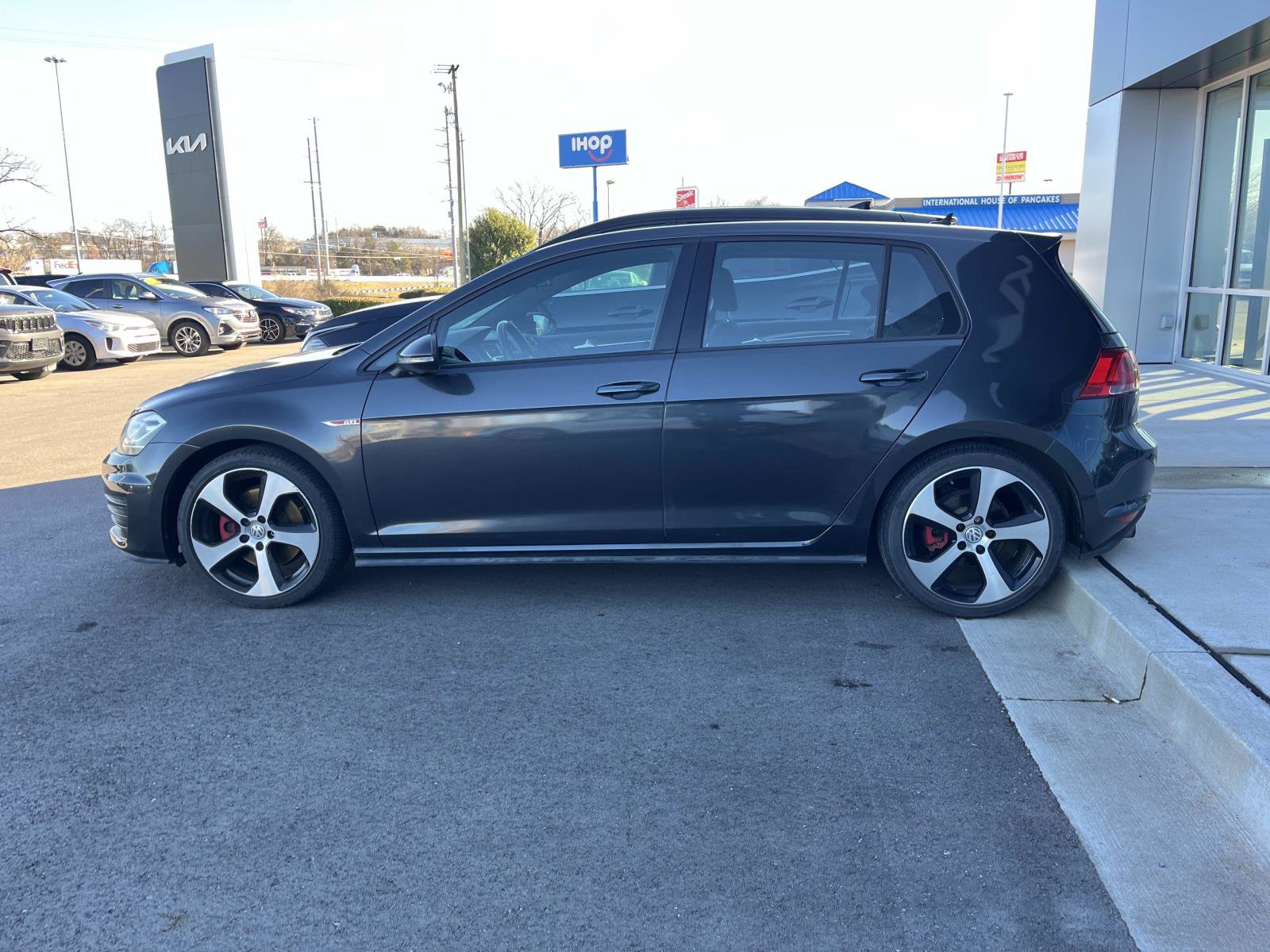Used 2017 Volkswagen GTI Sport image 5