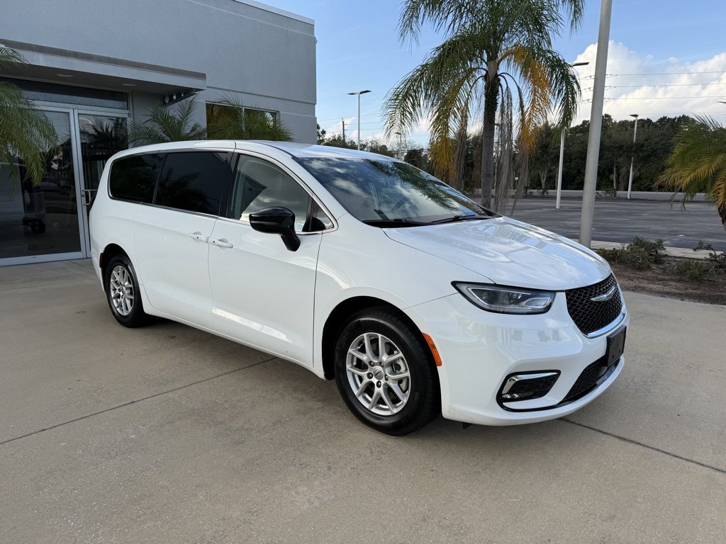 Used 2024 Chrysler Pacifica Touring-L