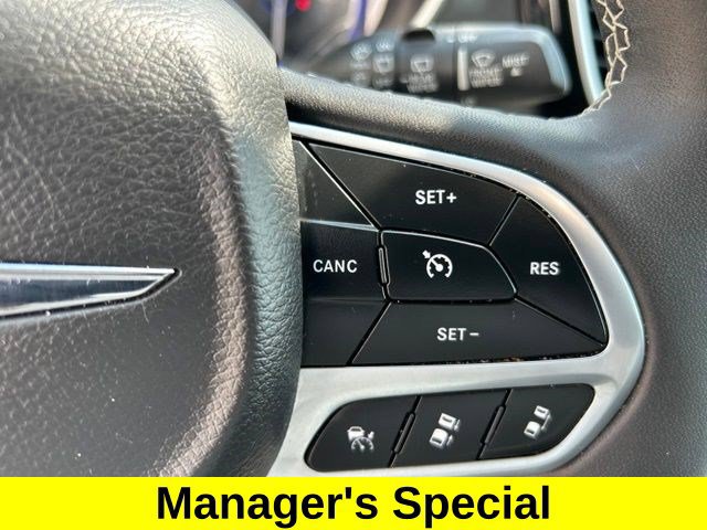 Used 2024 Chrysler Pacifica Touring-L FWD image 17