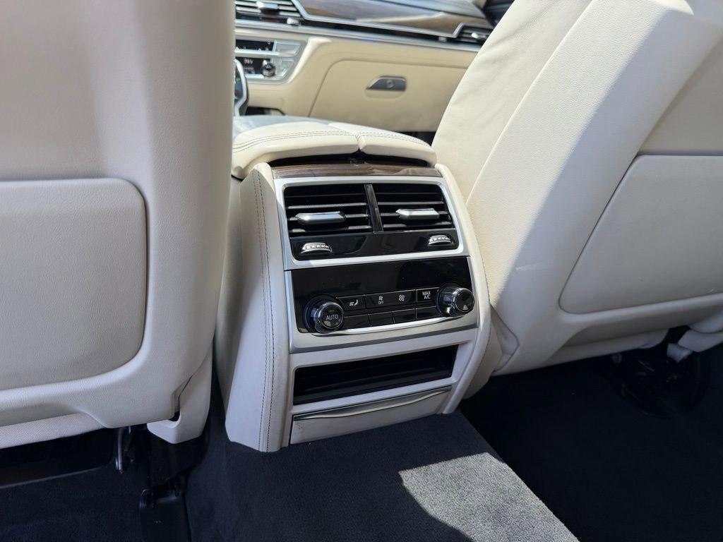 Used 2021 BMW 740i w/ Premium Package RWD image 27