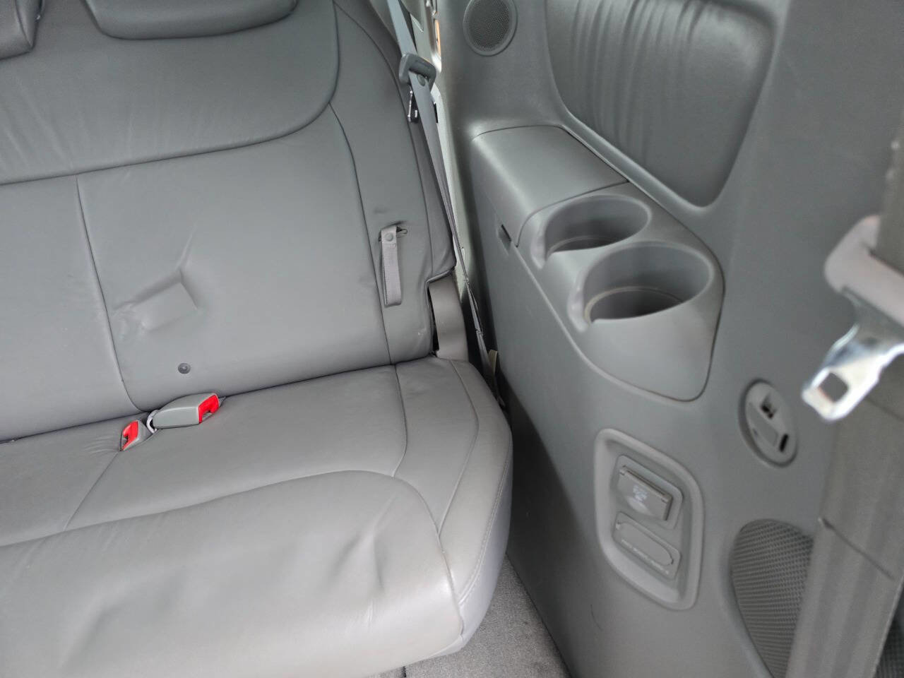 Used 2006 Toyota Sienna XLE Limited AWD/4WD image 27