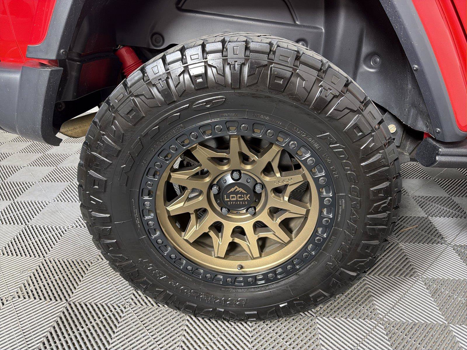 Used 2018 Jeep Wrangler Unlimited Sahara AWD/4WD image 16