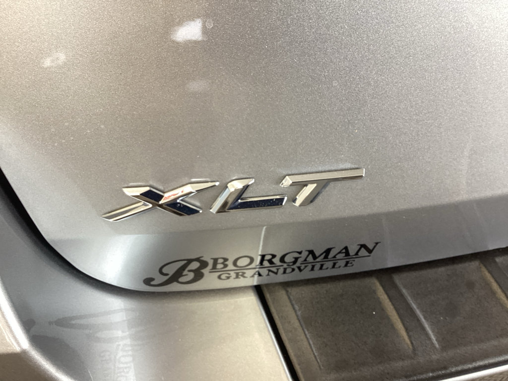 Used 2022 Ford Explorer XLT w/ Equipment Group 202A AWD/4WD image 39