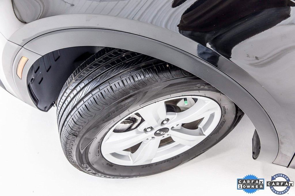 Used 2025 Kia Sorento LX image 11