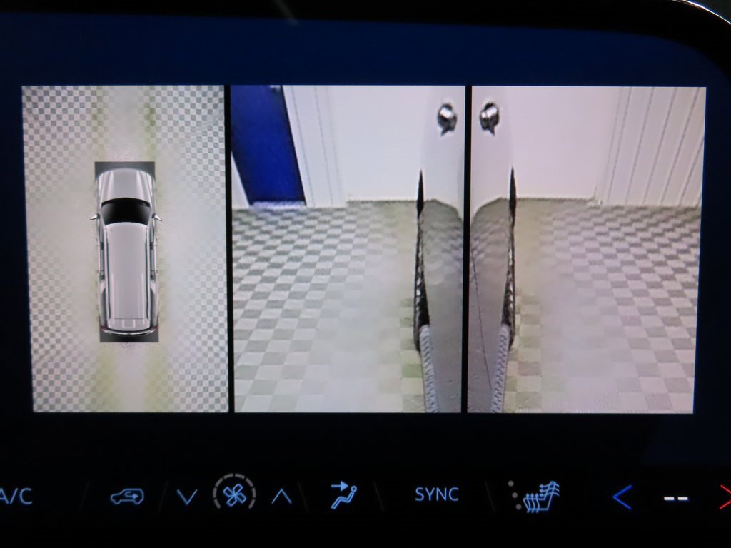 Used 2025 Chevrolet Suburban Z71 image 18