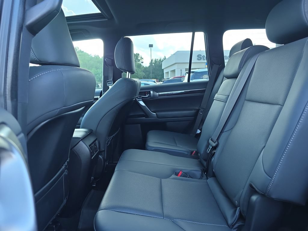 Used 2022 Lexus GX 460 w/ Accessory Package AWD/4WD image 29