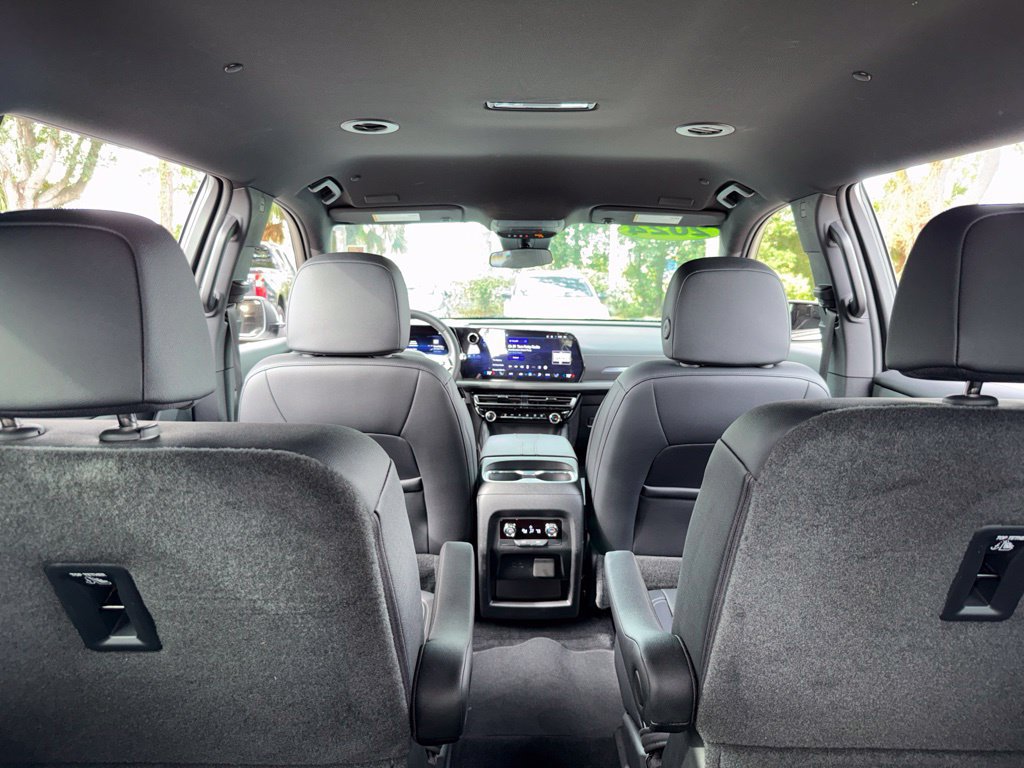 Used 2024 Chevrolet Traverse LT w/ Midnight/Sport Edition FWD image 24