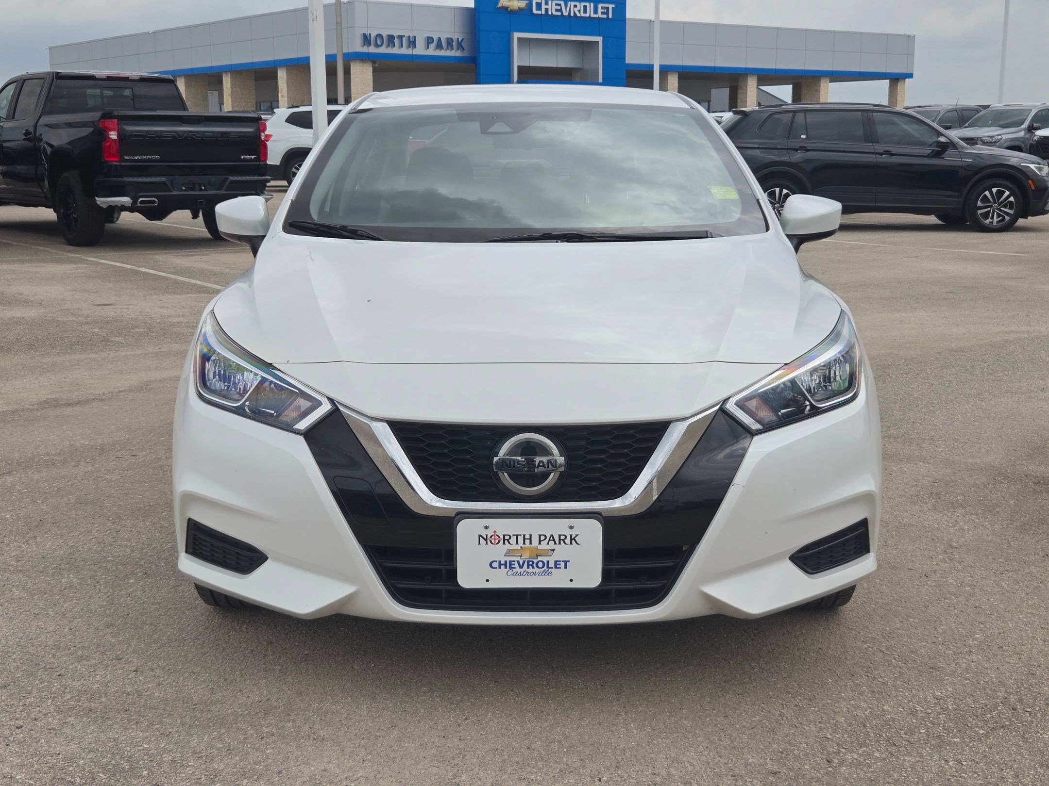 Used 2022 Nissan Versa SV FWD image 9