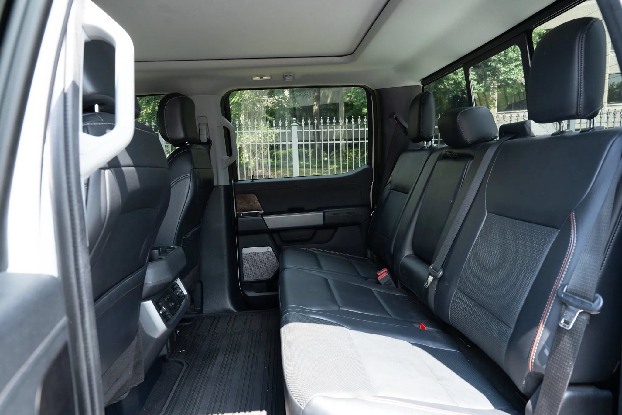 Used 2023 Ford F250 Lariat w/ Lariat Ultimate Package AWD/4WD image 14