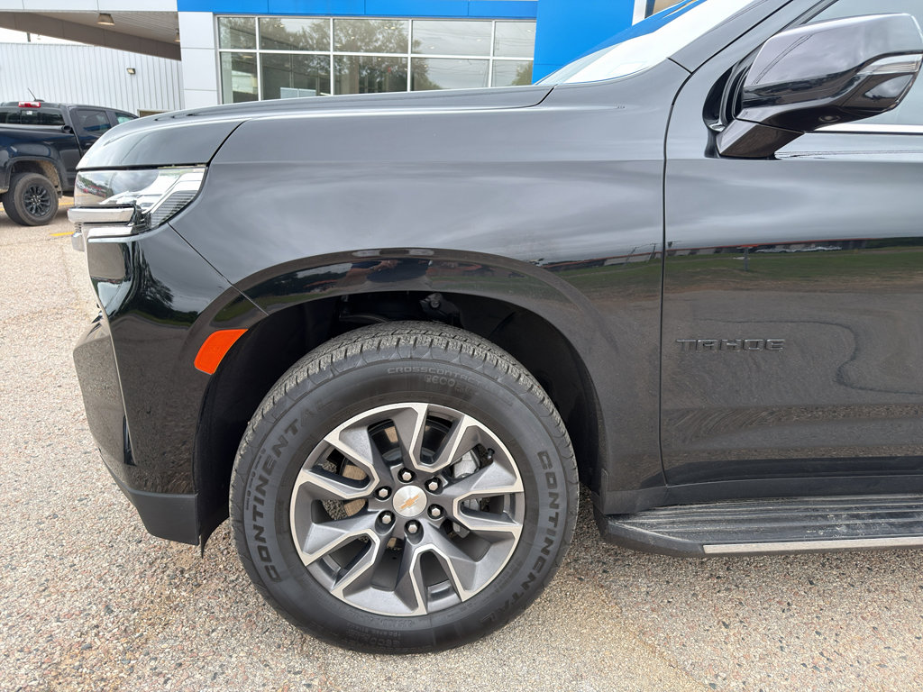 Used 2024 Chevrolet Tahoe LT w/ Luxury Package RWD image 2