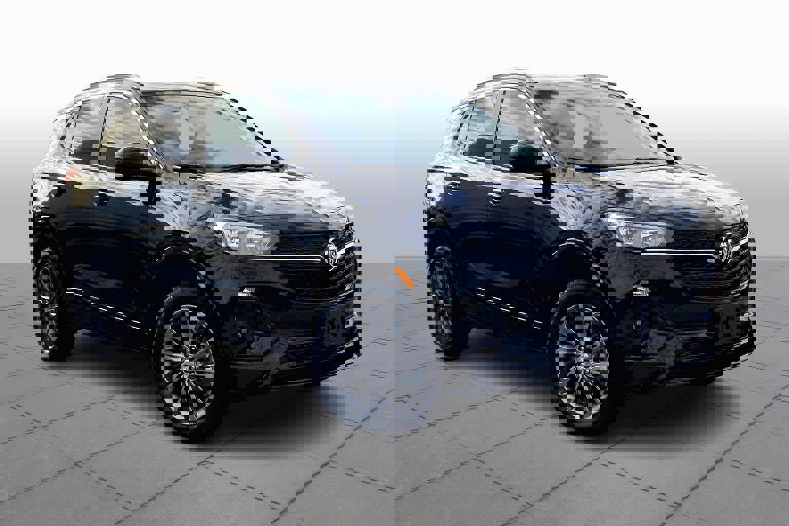 Used 2023 Buick Encore GX Select w/ Sport Touring Package image 2